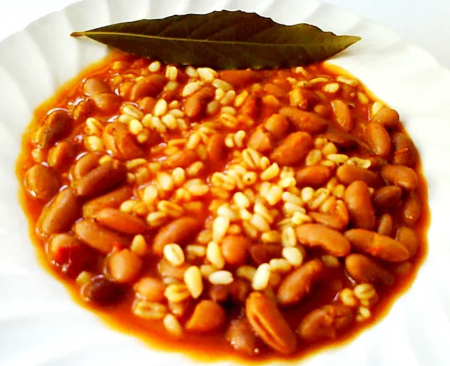 Plato de empedraíllo con arroz y habichuelas