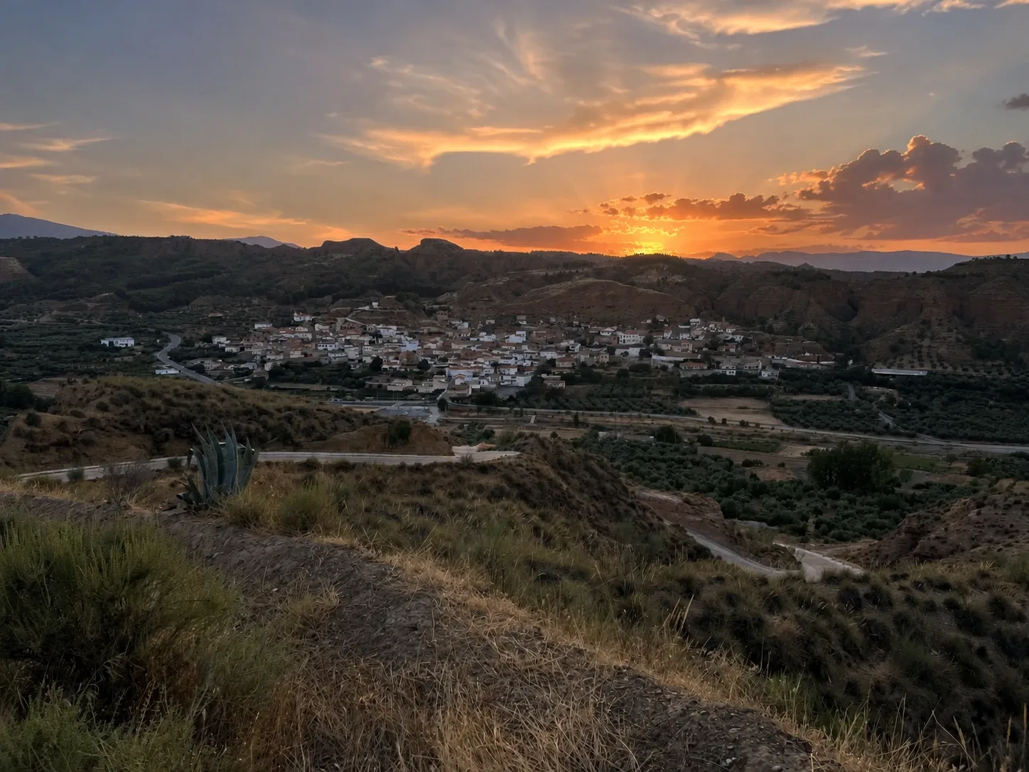 Puesta de sol con nubes sobre Beas de Guadix