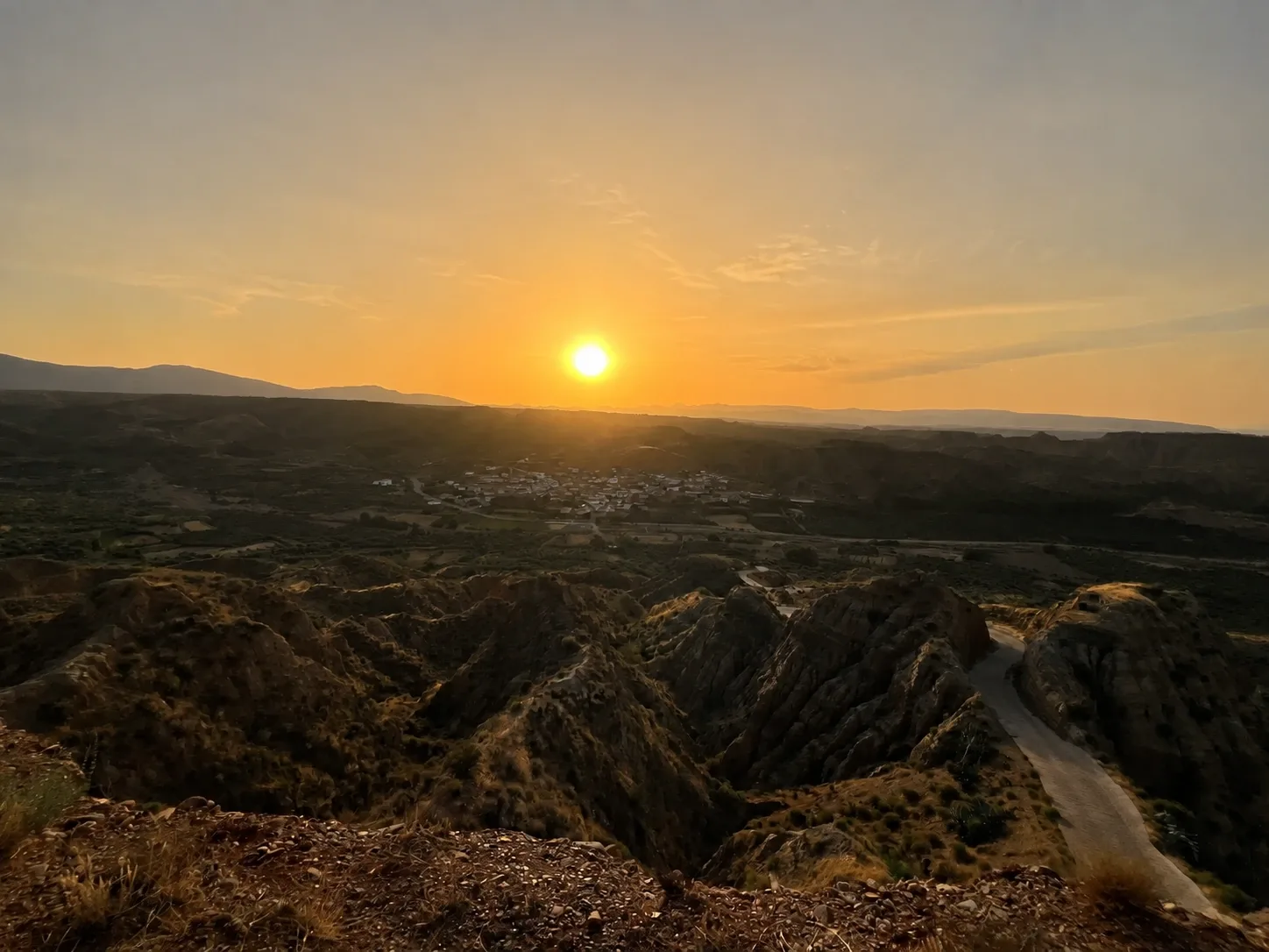 Atardecer sobre Beas, el valle y las cárcavas