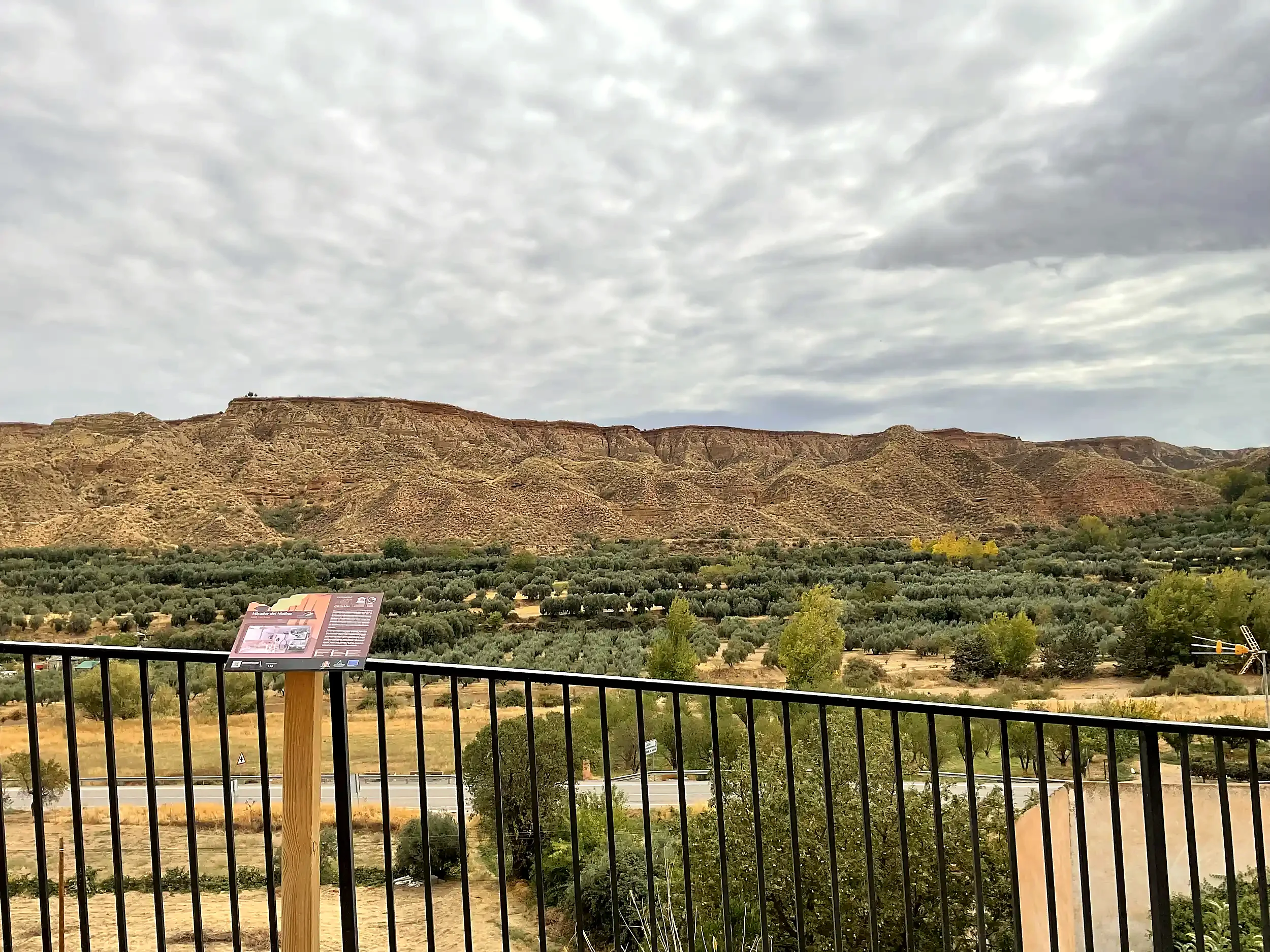 Los cultivos y las laderas desde el Mirador del Molino